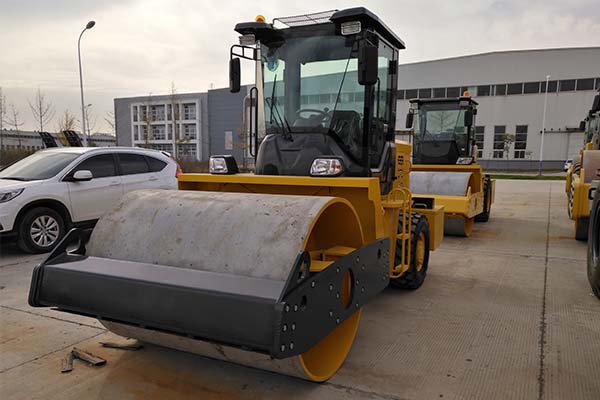 振動<a href='http://www.ntyyxh.com' target='_blank'>壓路機</a>