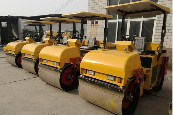 3噸<a href='http://www.ntyyxh.com' target='_blank'>壓路機</a>